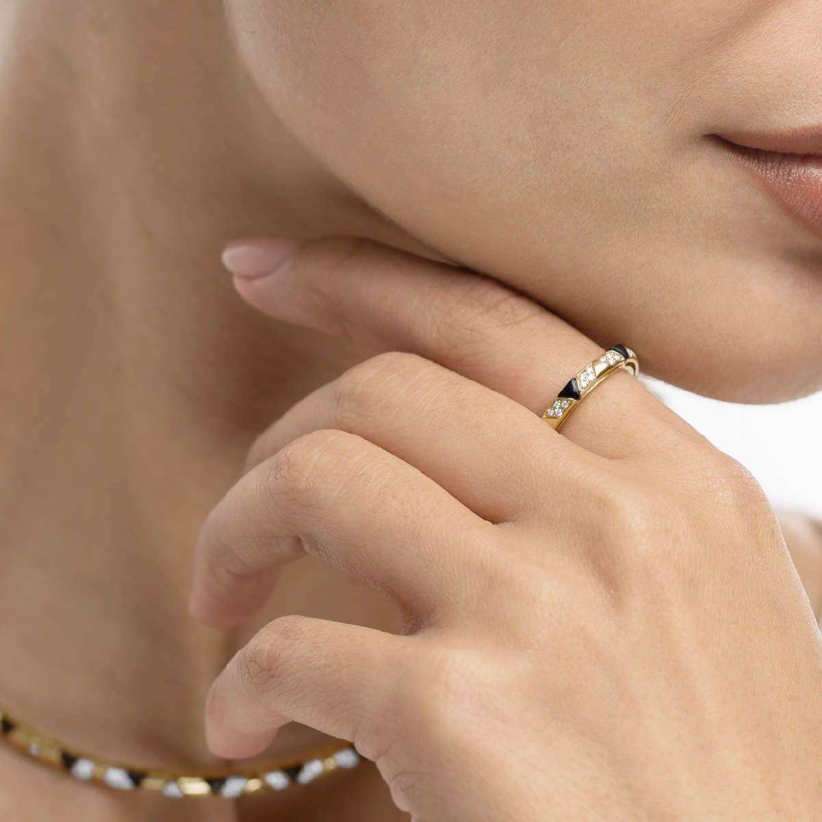 Sadu gold ring on a model with black onyx and diamonds on a white background