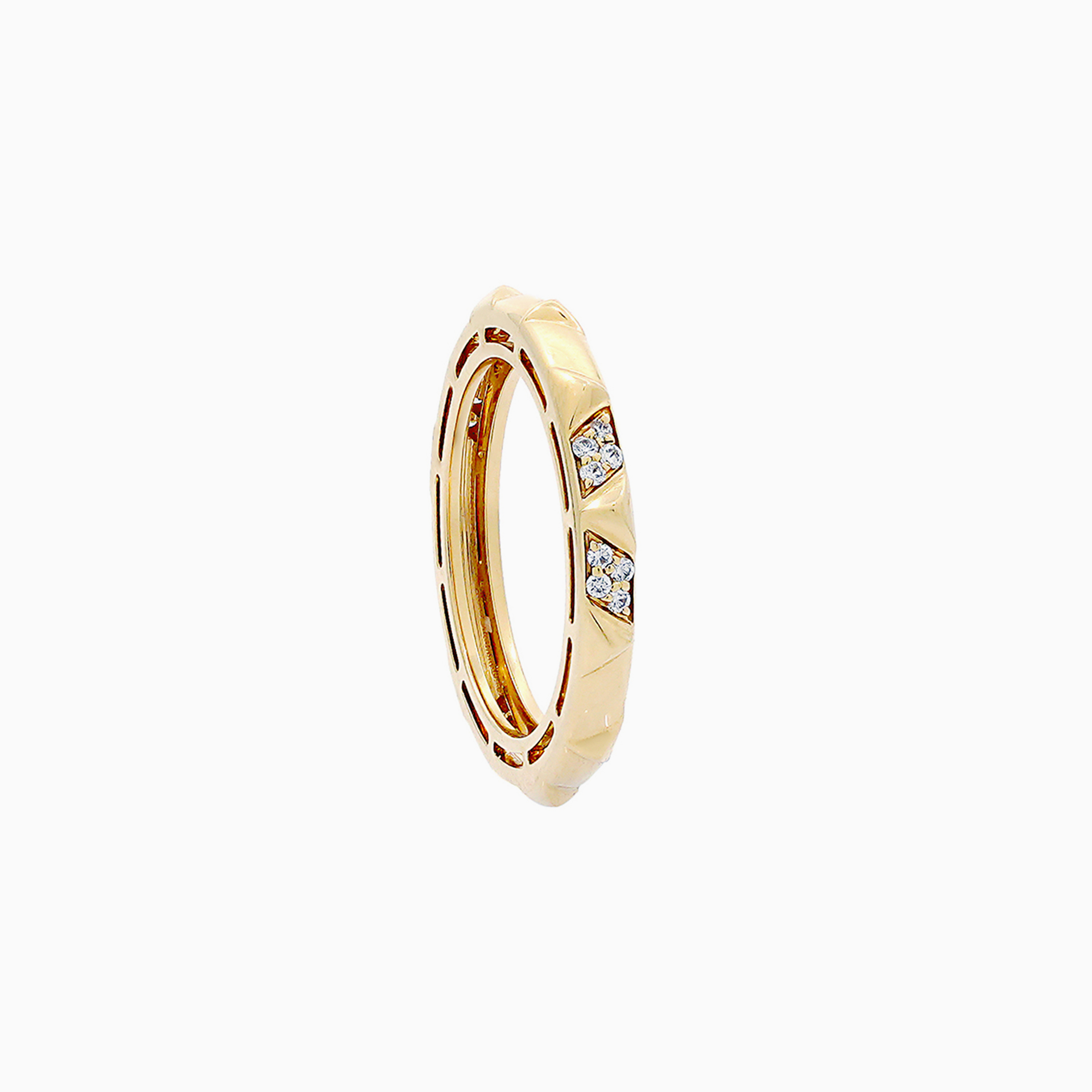 Sadu gold ring with diamonds on a white background