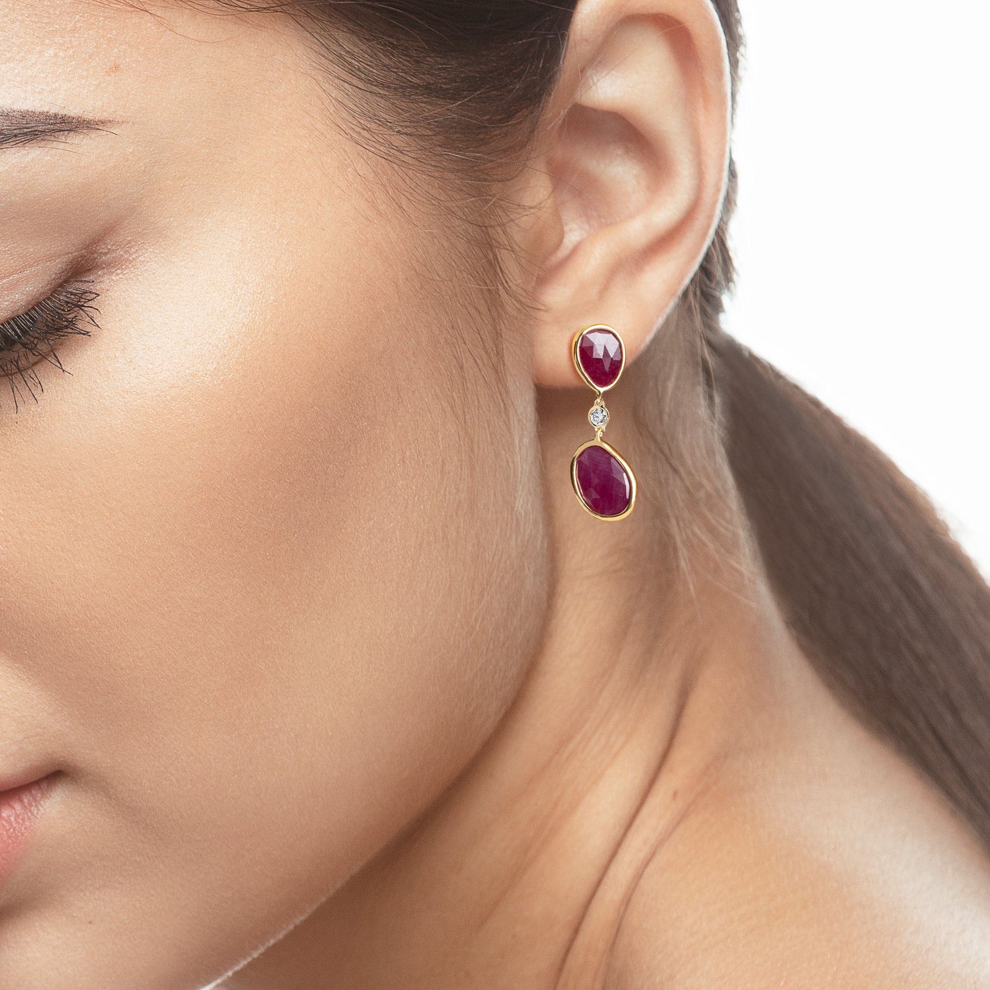 Precious Nina earrings in 18k yellow gold with Ruby stones and diamonds