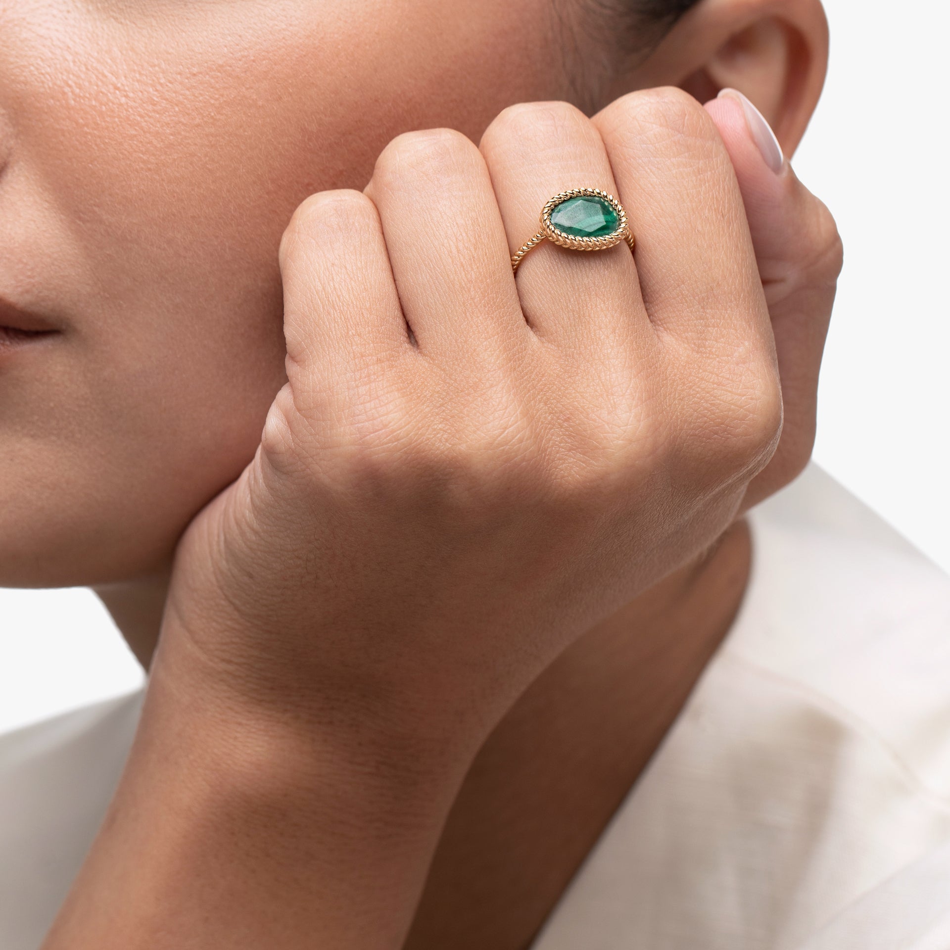Nina Mariner Ring In 18 Karat Yellow Gold With Petite Malachite Stone