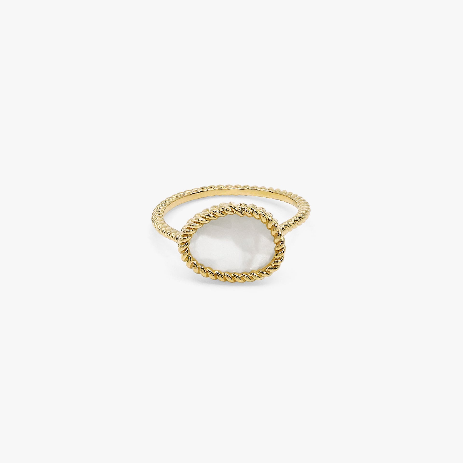Nina Mariner Ring In 18 Karat Yellow Gold With Large Mother Of Pearl Stone