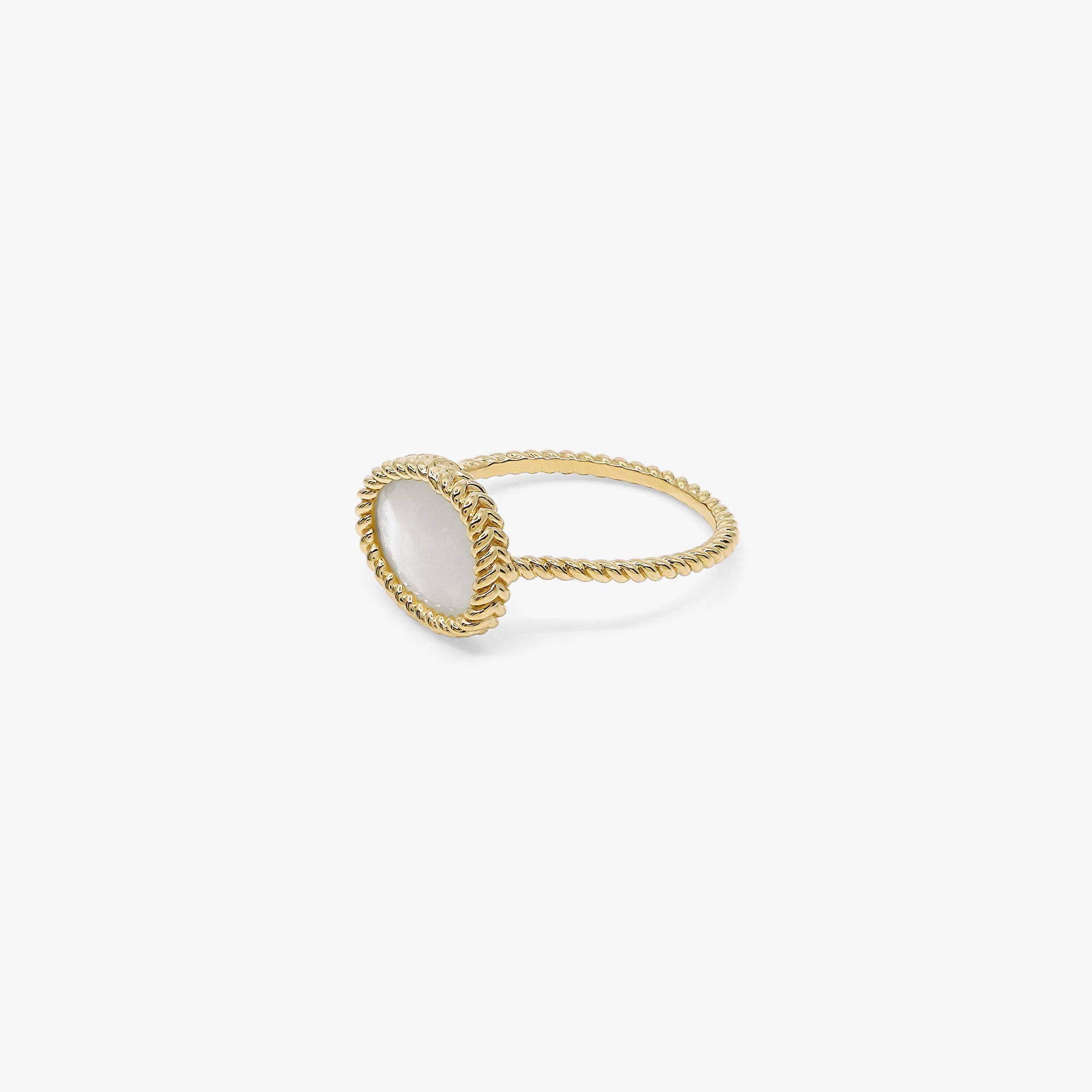 Nina Mariner Ring In 18 Karat Yellow Gold With Large Mother Of Pearl Stone