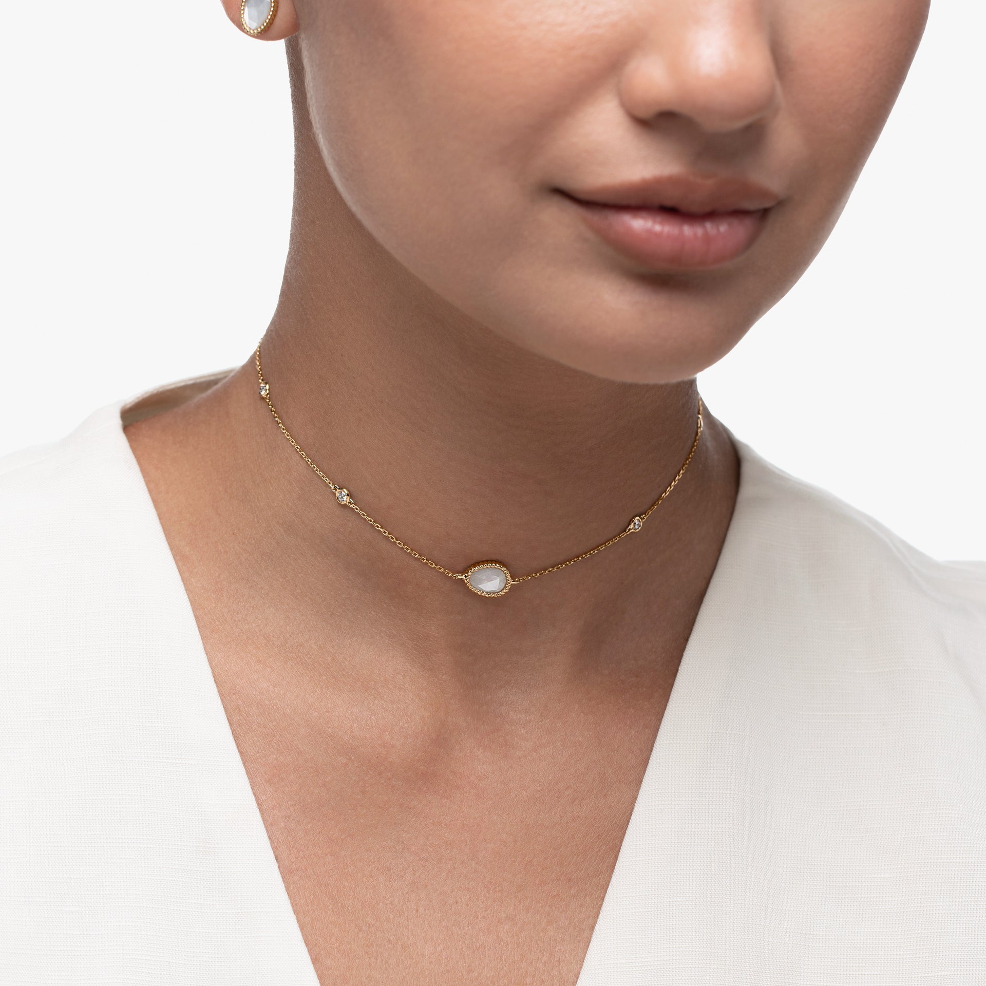 Nina Mariner Choker In 18 Karat Yellow Gold With Natural White Diamonds And Mother Of Pearl Stone