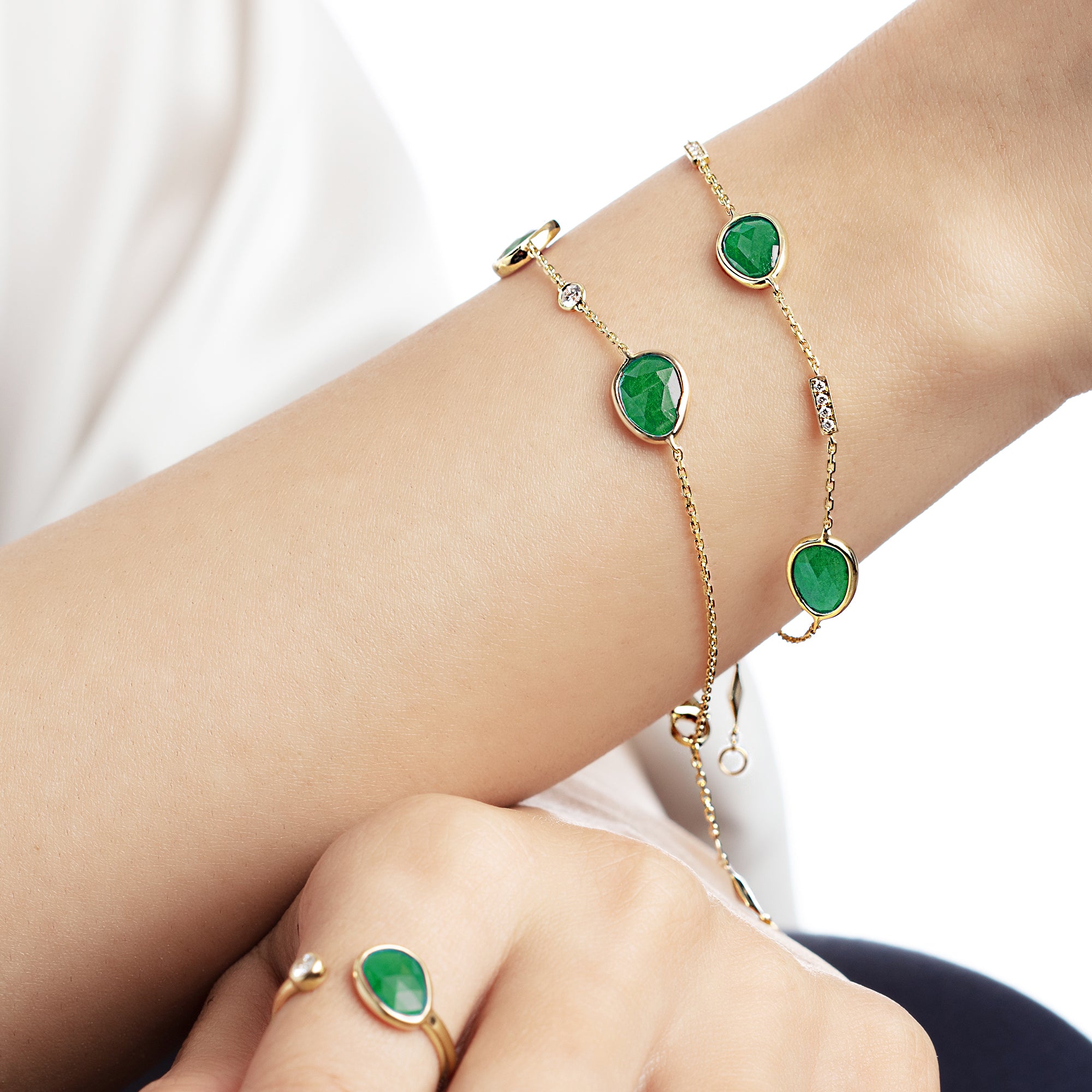 Precious Nina Bracelet in 18k yellow gold with Emerald stones and diamonds