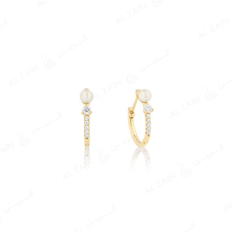 Mystique hoop earring with pearl and  diamonds in yellow gold