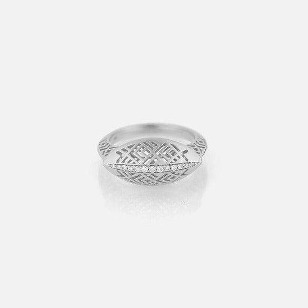 18k Al Merriyah M/5 ring in white gold with diamonds