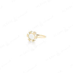 Cordoba ring in yellow gold with mother of pearl stone