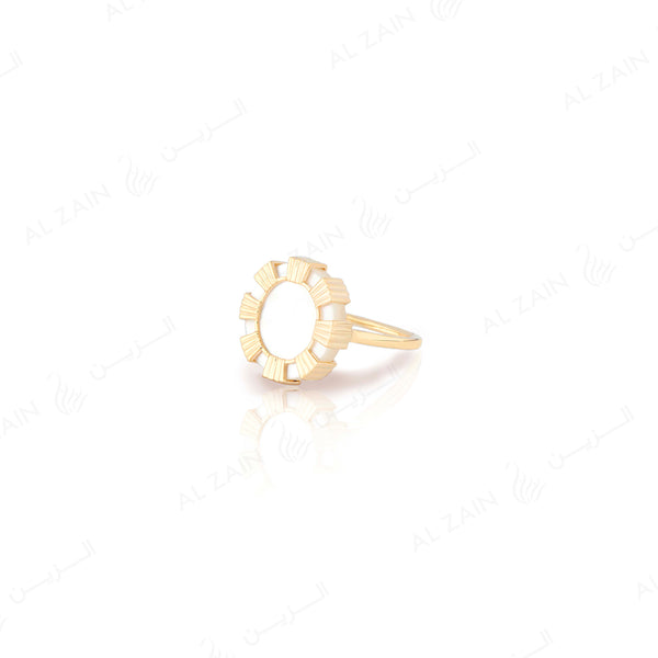 Cordoba ring in yellow gold with mother of pearl stone